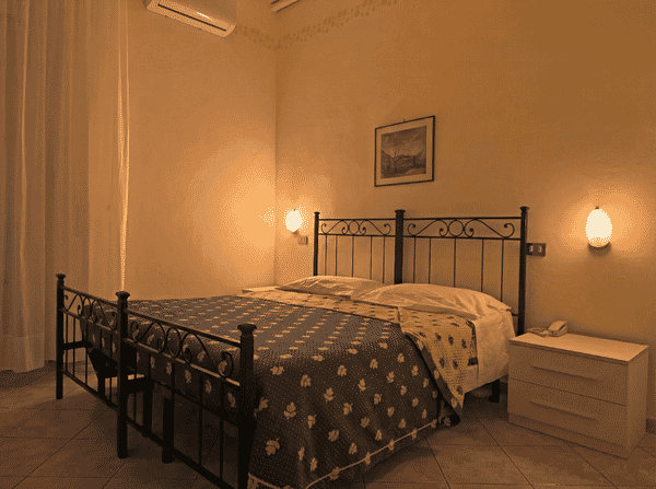 La Camera Matrimoniale di Sera dell'Hotel Golfo