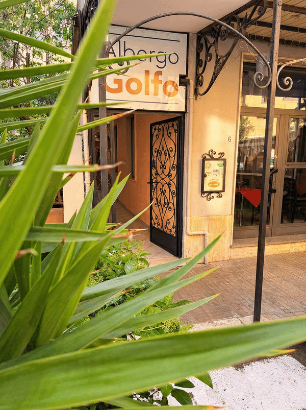 Entrata dell'Albergo Golfo